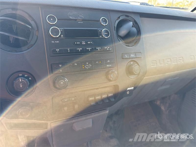 Ford F-350 4x4 Crew Cab Pickup 其他