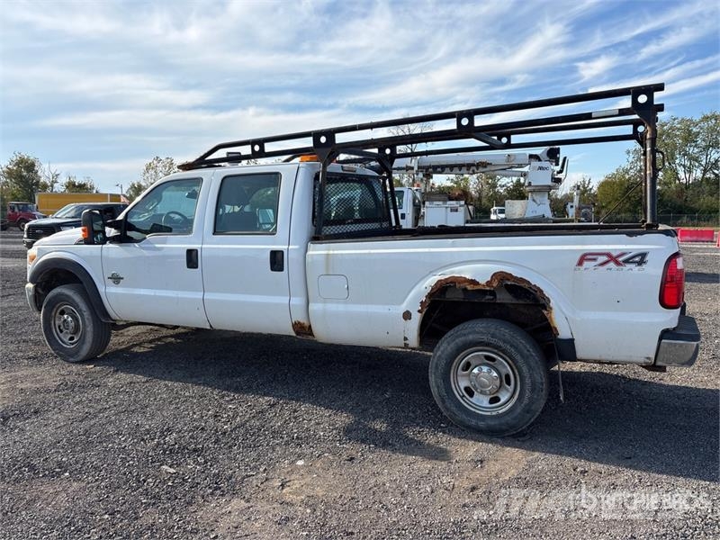 Ford F-350 4x4 Crew Cab Pickup 其他