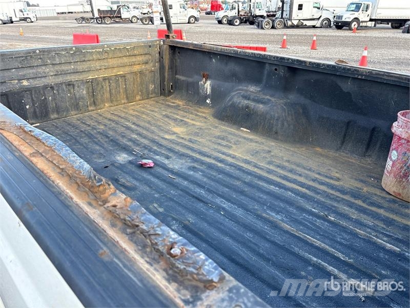 Ford F-350 4x4 Crew Cab Pickup 其他