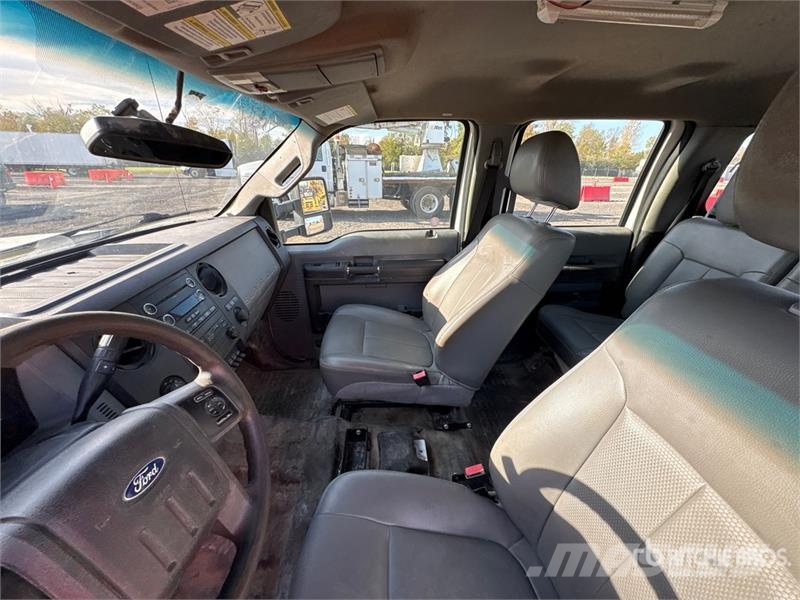 Ford F-350 4x4 Crew Cab Pickup 其他