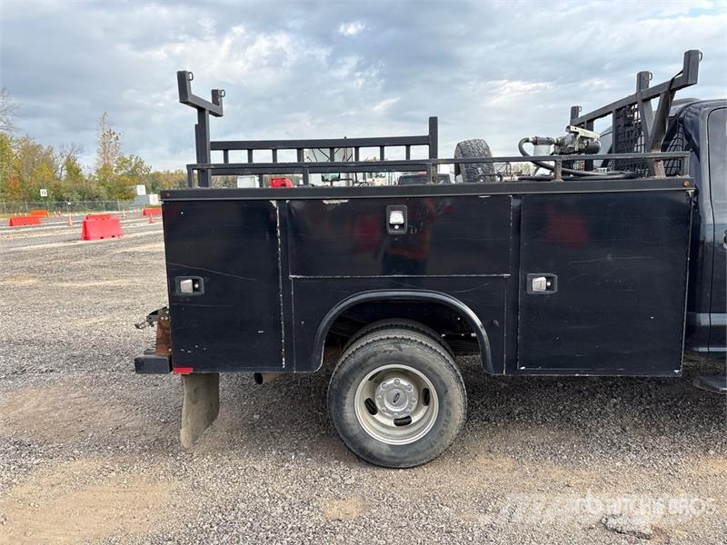 Ford F-350 4x4 Crew Cab Service Truck Kommunal-Sonderfahrzeuge