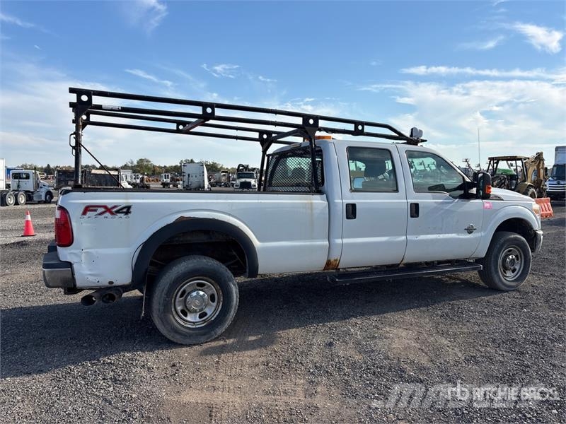 Ford F-350 4x4 Crew Cab Pickup 其他