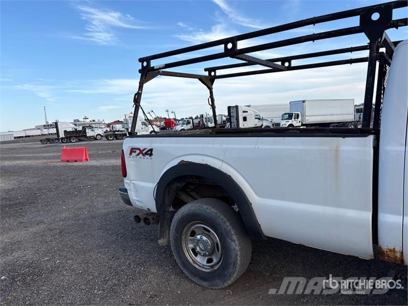 Ford F-350 4x4 Crew Cab Pickup 其他