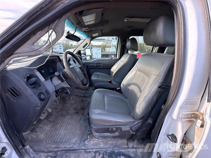 Ford F-350 4x4 Crew Cab Pickup 其他
