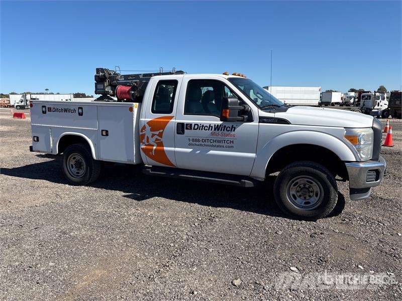 Ford F-350 4x4 Extended Cab Service Truck Komunalna vozila