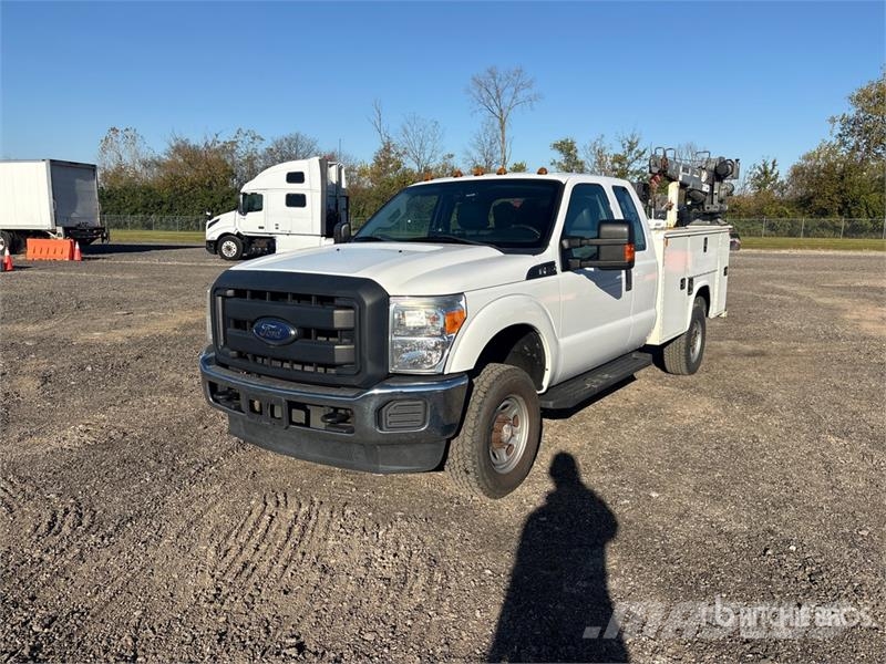 Ford F-350 4x4 Extended Cab Service Truck Vehículos municipales multiusos