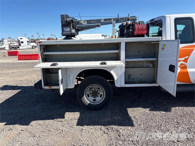 Ford F-350 4x4 Extended Cab Service Truck Komunalna vozila