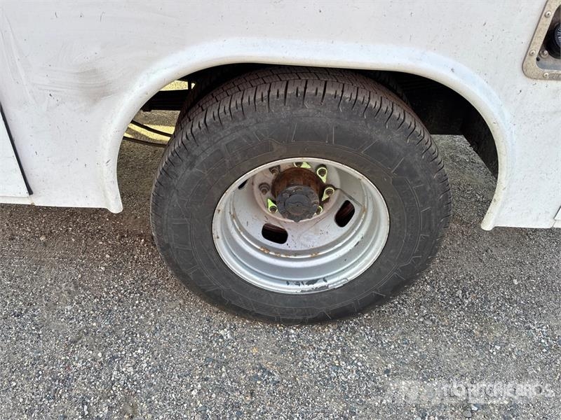 Ford F-350 XL 4x2 Utility Truck Vieglais kravas automobilis/izkraušana no sāniem