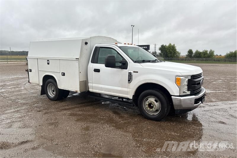 Ford F-350 XL 4x2 Utility Truck Madelkaubikud