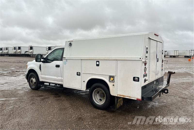 Ford F-350 XL 4x2 Utility Truck Madelkaubikud