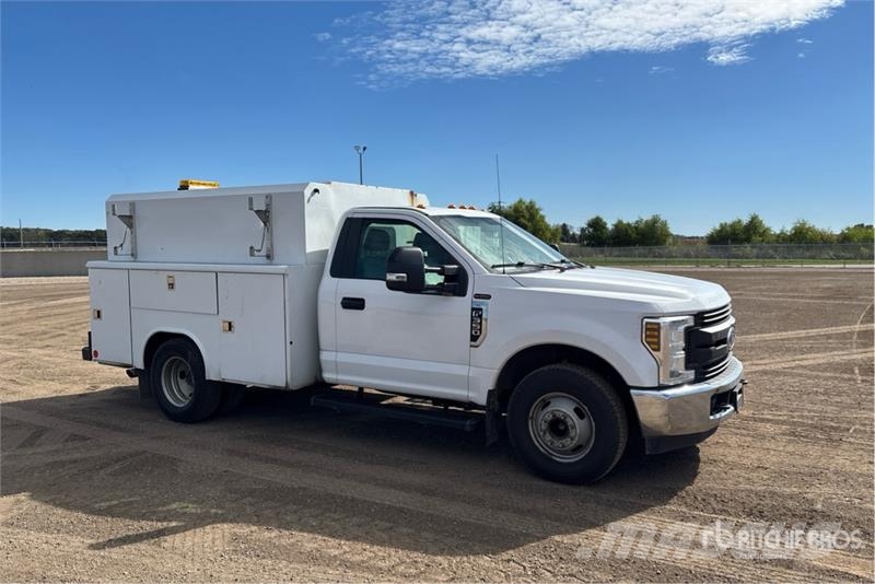 Ford F-350 XL 4x2 Utility Truck Pickup/Pritschenwagen