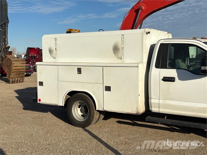 Ford F-350 XL 4x2 Utility Truck Vieglais kravas automobilis/izkraušana no sāniem