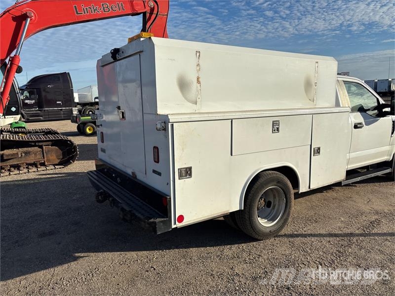 Ford F-350 XL 4x2 Utility Truck Vieglais kravas automobilis/izkraušana no sāniem