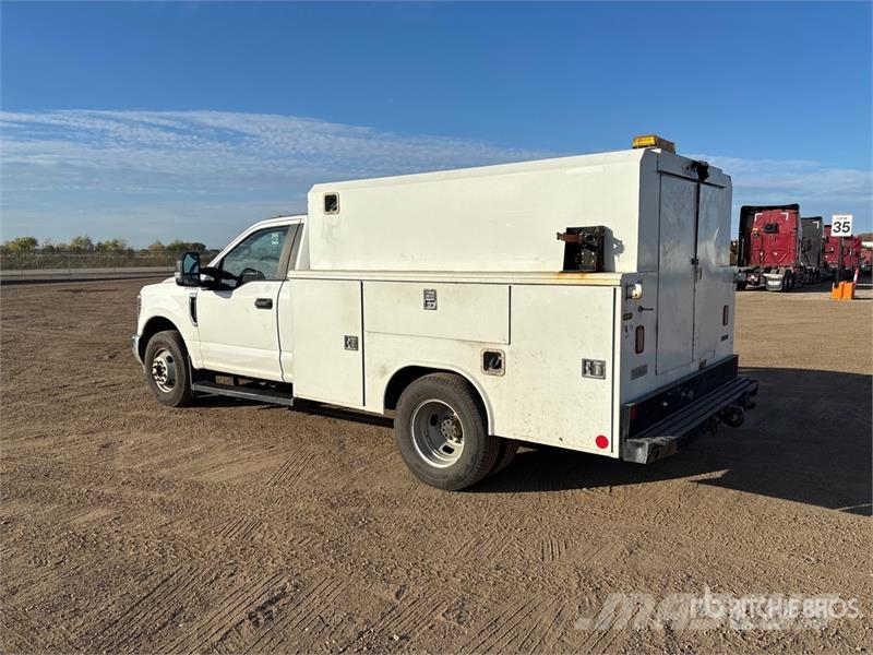 Ford F-350 XL 4x2 Utility Truck Vieglais kravas automobilis/izkraušana no sāniem