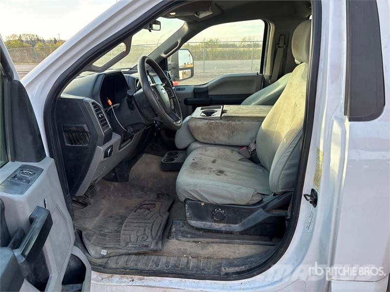 Ford F-350 XL 4x2 Utility Truck Vieglais kravas automobilis/izkraušana no sāniem