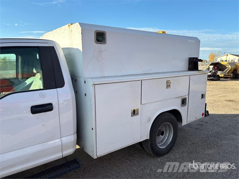 Ford F-350 XL 4x2 Utility Truck Vieglais kravas automobilis/izkraušana no sāniem