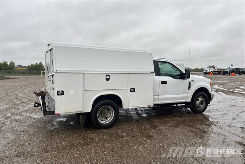 Ford F-350 XL 4x2 Utility Truck Madelkaubikud