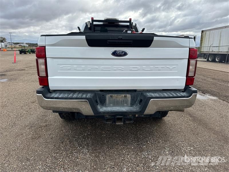 Ford F-350 XL 4x4 Crew Cab Pickup Drugi