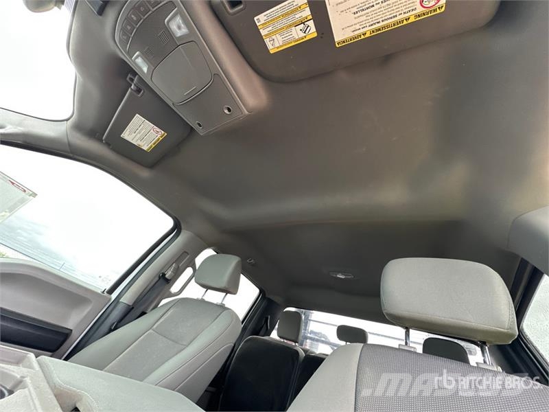 Ford F-350 XL 4x4 Crew Cab Pickup Drugi