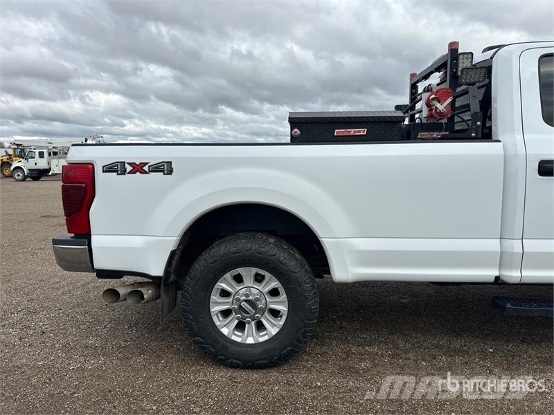 Ford F-350 XL 4x4 Crew Cab Pickup Drugi