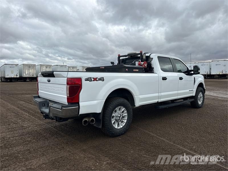 Ford F-350 XL 4x4 Crew Cab Pickup Drugi