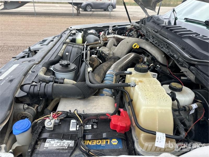 Ford F-350 XL 4x4 Crew Cab Pickup Drugi