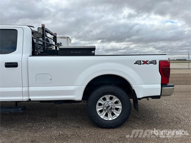 Ford F-350 XL 4x4 Crew Cab Pickup Drugi