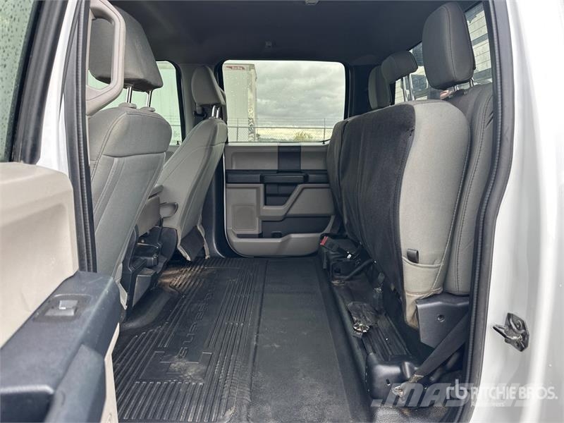 Ford F-350 XL 4x4 Crew Cab Pickup Drugi