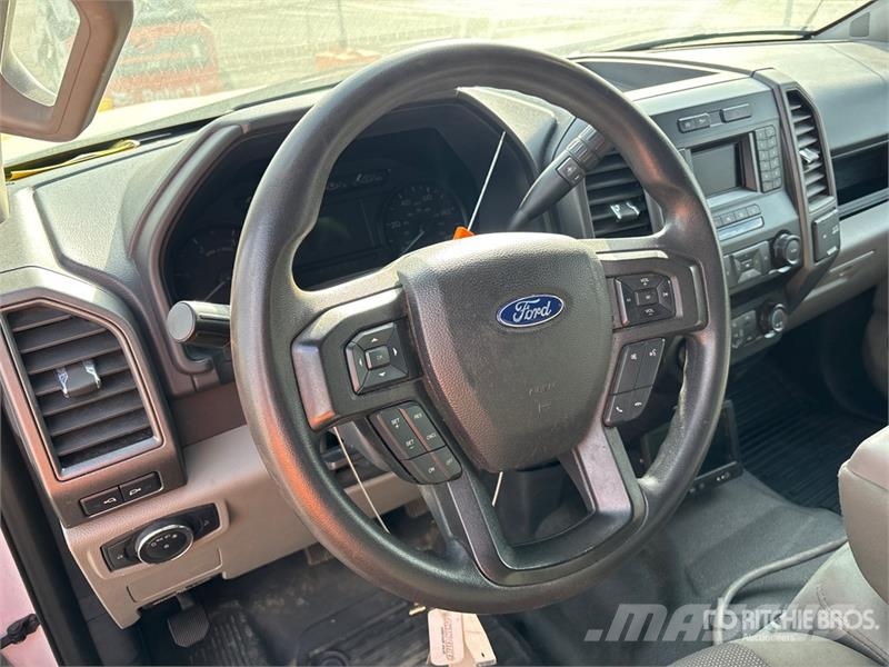 Ford F-350 XL 4x4 Extended Cab Tow Truck Evakuators ar manipulatoru