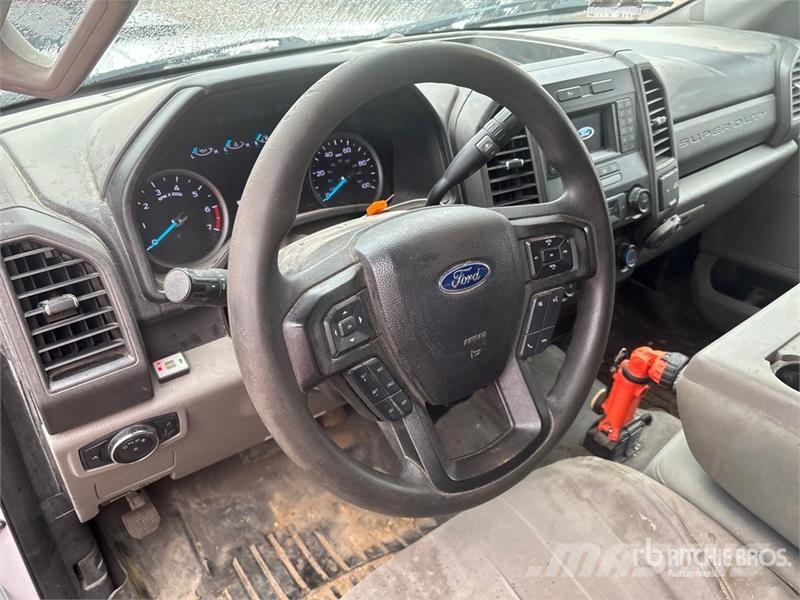 Ford F-350 XL 4x4 Extended Cab Pickup أخرى