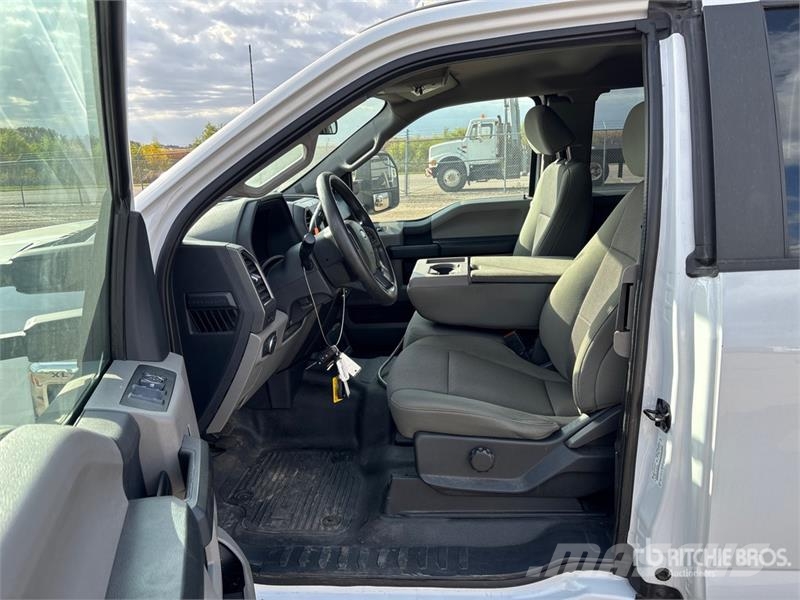 Ford F-350 XL 4x4 Extended Cab Tow Truck Evakuators ar manipulatoru