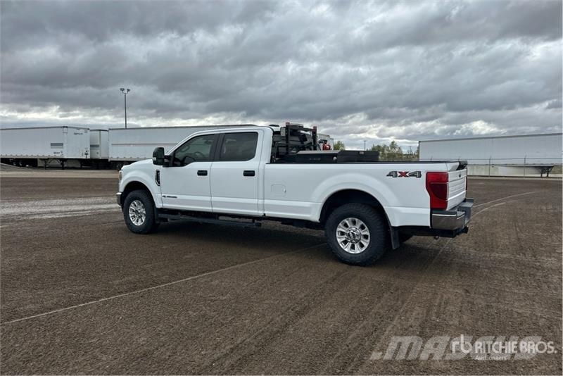 Ford F-350 XL XL 4x4 Crew Cab Pickup Egyéb