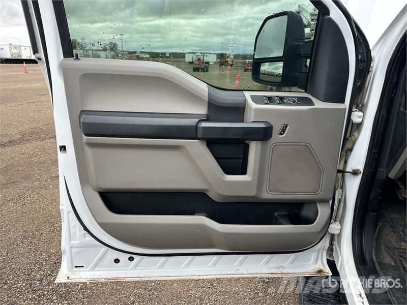 Ford F-350 XL XL 4x4 Crew Cab Pickup 其他