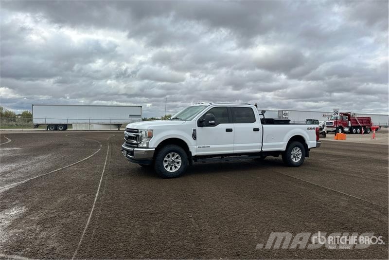 Ford F-350 XL XL 4x4 Crew Cab Pickup Egyéb