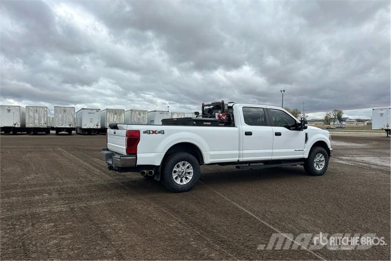 Ford F-350 XL XL 4x4 Crew Cab Pickup Egyéb