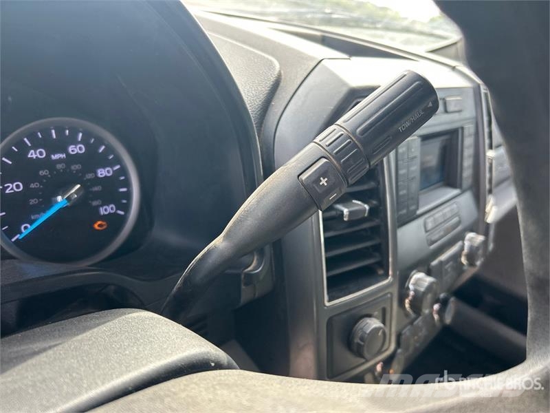 Ford F-350 XLT 4x4 Crew Cab Pickup Ostalo