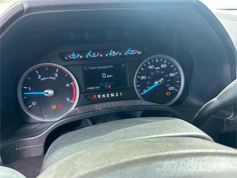 Ford F-350 XLT 4x4 Crew Cab Pickup Ostalo