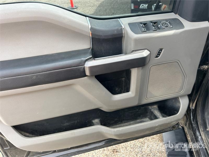 Ford F-350 XLT 4x4 Crew Cab Pickup Ostalo