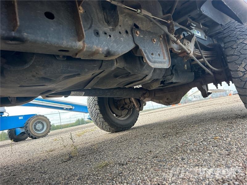 Ford F-350 XLT 4x4 Crew Cab Pickup Ostalo