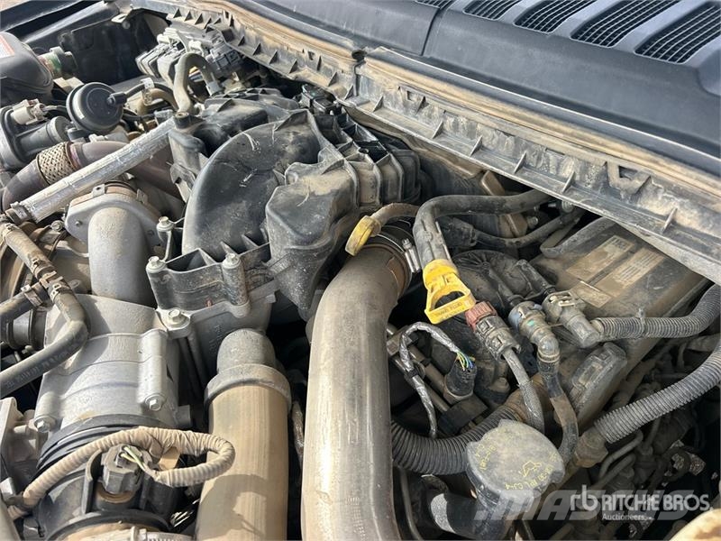 Ford F-350 XLT 4x4 Crew Cab Pickup Ostalo