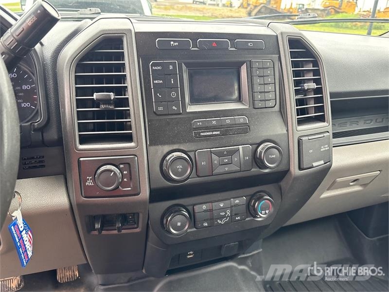 Ford F-350 XLT 4x4 Crew Cab Pickup Citi
