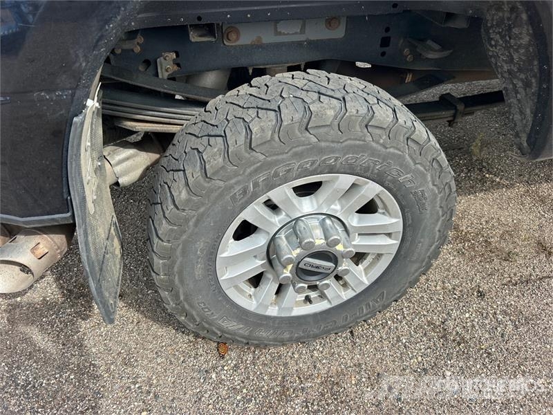 Ford F-350 XLT 4x4 Crew Cab Pickup Ostalo