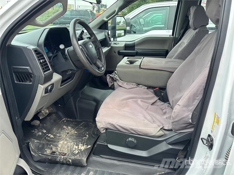 Ford F-350 XLT 4x4 Crew Cab Pickup Citi