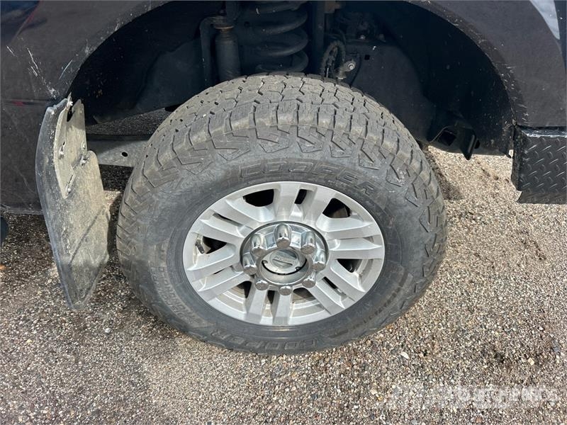 Ford F-350 XLT 4x4 Crew Cab Pickup Ostalo