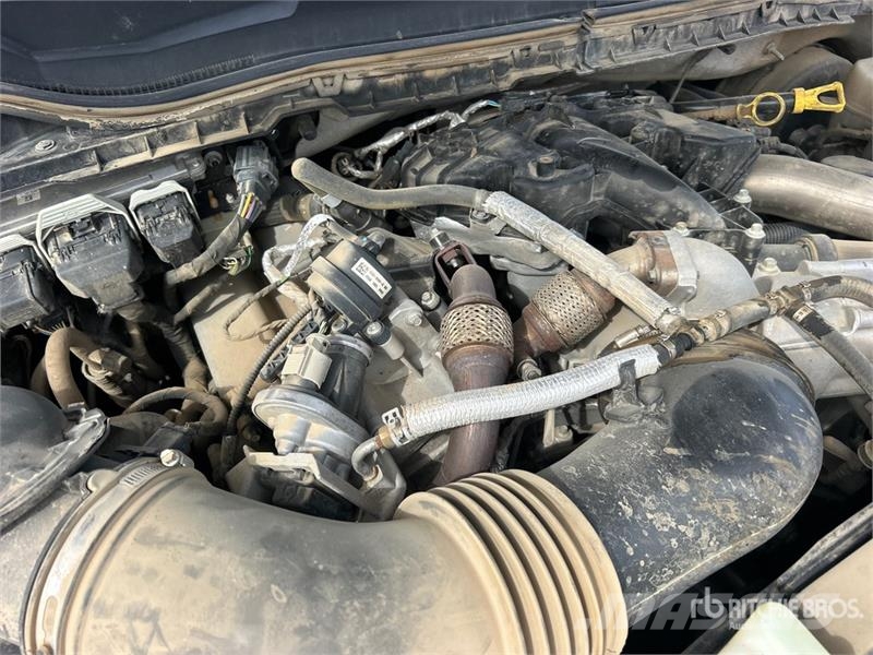 Ford F-350 XLT 4x4 Crew Cab Pickup Ostalo