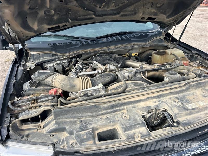 Ford F-350 XLT 4x4 Crew Cab Pickup Ostalo