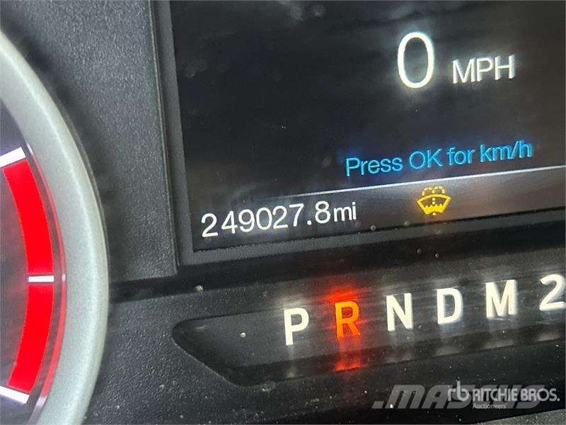 Ford F-350 XLT 4x4 Crew Cab Pickup Ostalo