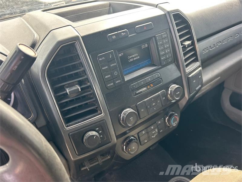 Ford F-350 XLT 4x4 Crew Cab Pickup Ostalo