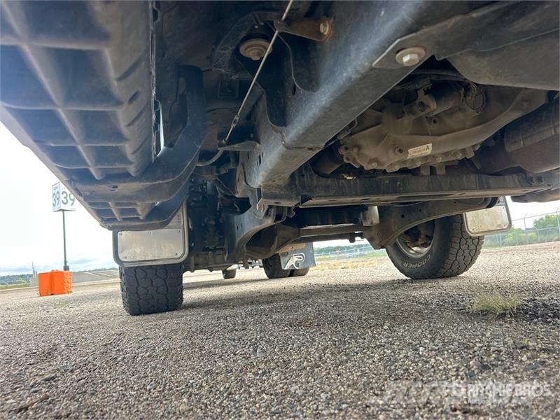 Ford F-350 XLT 4x4 Crew Cab Pickup Ostalo