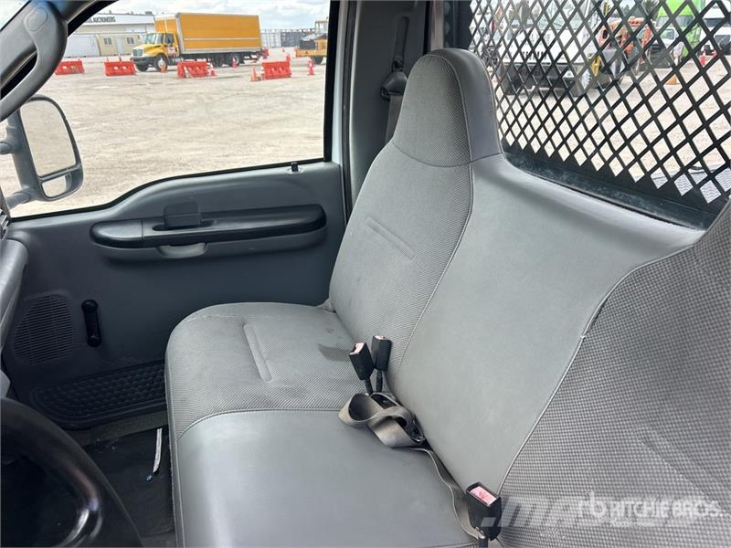 Ford F-450 Pritschenwagen/Pritschenwagen mit Seitenklappe